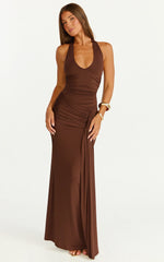 Vestido longo Dixie - Vestido com decote halter profundo e costas abertas na cor Chocolate