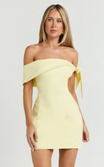 Minivestido Cecilia - Vestido con detalle de lazo escote barco en color limón