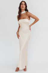 Vestido largo Damsel sin espalda con cuello halter color ostra