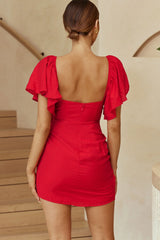Vestido cruzado rojo Aphrodite con busto moldeado y manga angelical