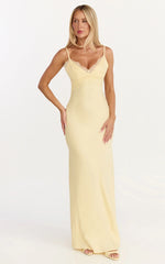 Vestido longo Kyra - Vestido de cetim com busto de renda e amarração nas costas em amarelo-limão