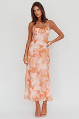 Vestido longo Nerida com torção nas costas Laranja