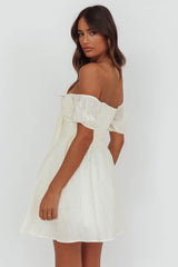 Minivestido Ombro a Ombro Texturizado Perfect Worlds na cor Marfim