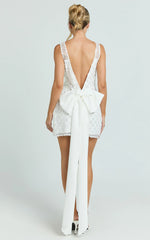 Minivestido Gianna - Vestido recto de cuello alto en marfil