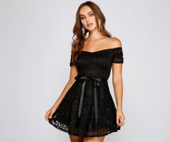 Vestido de encaje Blair con hombros descubiertos formal