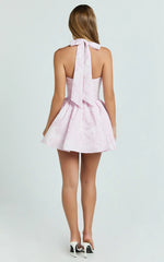 Minivestido Maddy - Vestido acampanado con cuello cuadrado y cuello halter en color rosa