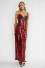 Vestido maxi con lazo de lentejuelas y diamantes Nolani color vino