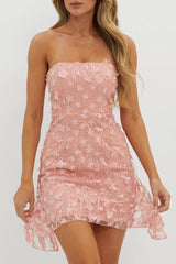 Mini vestido sin tirantes Lacynda adornado, rosa