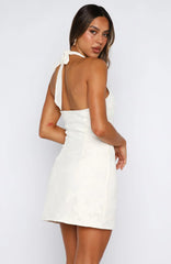 Minivestido halter Fight For Love color crema