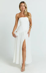Vestido maxi Nadiane - Vestido asimétrico sin tirantes con cintura caída en color blanco roto