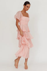 Vestido largo Giavana con mangas abullonadas y capas, color rosa bebé