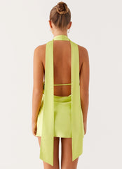 Minivestido Alicia de Cetim com Gola Halter - Lima Solar