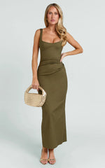 Vestido midi Benita - Vestido entallado fruncido con cuello redondo en color oliva