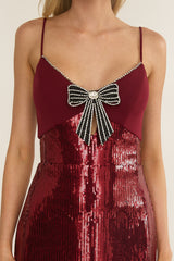Vestido maxi con lazo de lentejuelas y diamantes Nolani color vino