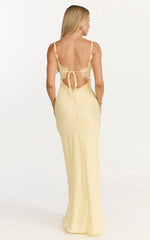 Vestido longo Kyra - Vestido de cetim com busto de renda e amarração nas costas em amarelo-limão