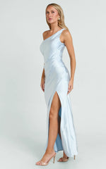 Vestido largo Isla - Vestido de raso asimétrico con abertura lateral en azul cielo