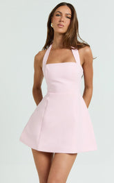 Minivestido Dante - Vestido con cuello halter, lazo y falda tulipán en rosa
