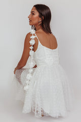 Minivestido blanco con tirantes florales "Sueño de cuento de hadas"