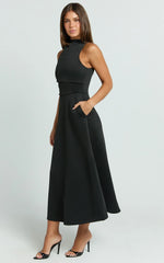 Vestido Midi Macy - Vestido Acampanado de Cuello Alto en Negro