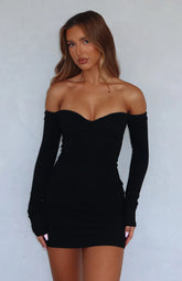 Minivestido Preto de Manga Longa com Ombro a Ombro Running Out Of Time