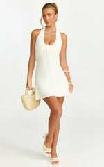 Minivestido Odile - Vestido com Gola Halter em Creme