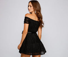 Vestido de encaje Blair con hombros descubiertos formal