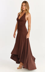 Vestido maxi Celeste - Vestido halter de cintura caída y corpiño fruncido en chocolate