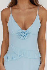 Vestido maxi azul Marlie con rosetones y volantes
