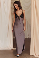 Vestido Bayleigh de lazo bajo en la espalda color carbón