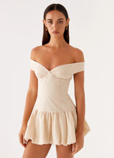 Minivestido de hombros descubiertos Endless Romance - Mantequilla
