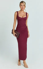 Vestido Midi Benita - Vestido Ajustado Fruncido con Cuello Redondo en Color Vino