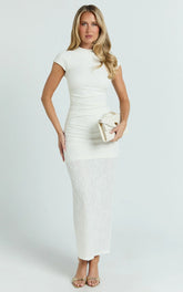 Vestido Maxi Kayrene - Vestido jacquard de manga corta en color crema