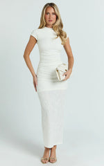 Vestido Maxi Kayrene - Vestido jacquard de manga corta en color crema