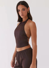 Top halter de satén Bree - Marrón