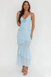 Vestido maxi azul Marlie con rosetones y volantes