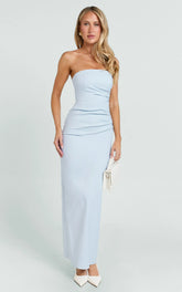 Vestido Jamie Maxi - Vestido Columna Ajustado Drapeado Sin Tirantes en Azul