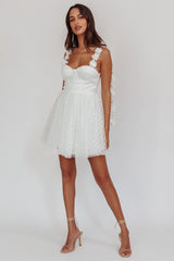 Minivestido blanco con tirantes florales "Sueño de cuento de hadas"