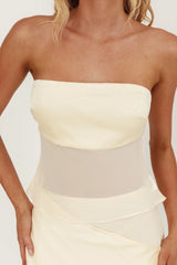 Top Jerica sin tirantes con cintura transparente color mantequilla