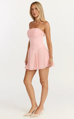 Minivestido Penny - Vestido Godet con Corsé Strapless y Adornos Florales en Rosa Suave