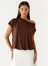 Top Raeni con Hombros Descubiertos - Chocolate