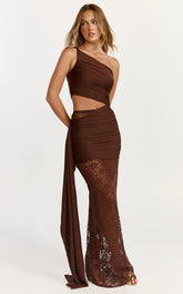 Vestido Longo Ferguson - Vestido de jérsei e renda, drapeado em um ombro, cor Chocolate