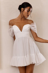 Minivestido Pixi blanco con espalda cruzada y hombros descubiertos