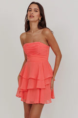 Vestido mini sin tirantes Veda con volantes color melocotón