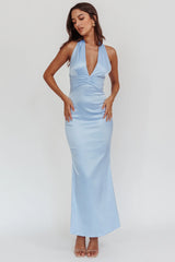 Vestido largo de cuello halter con corpiño plisado Italia Azure Azul claro