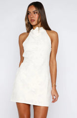 Minivestido halter Fight For Love color crema