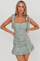 Minivestido de encaje Neriah con tirantes anudados color salvia