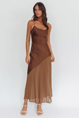 Vestido Largo Gilded Dream de Chiffon con Dobladillo Chocolate