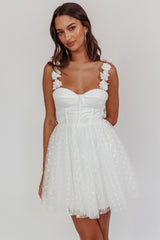 Minivestido blanco con tirantes florales "Sueño de cuento de hadas"