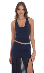 Top halter con cuello drapeado en azul marino