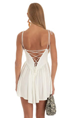 Vestido corsé drapeado en blanco